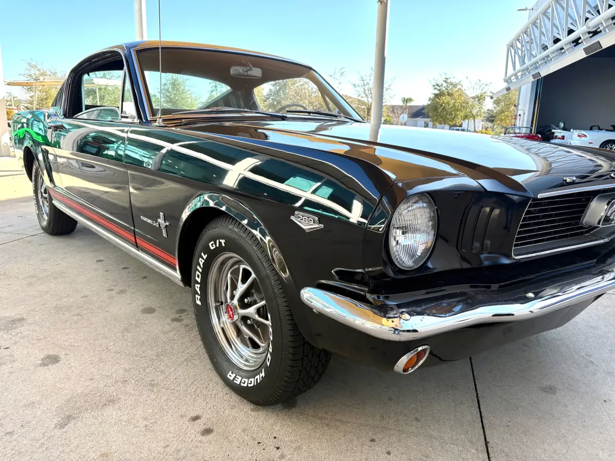 Vehicle photo 20