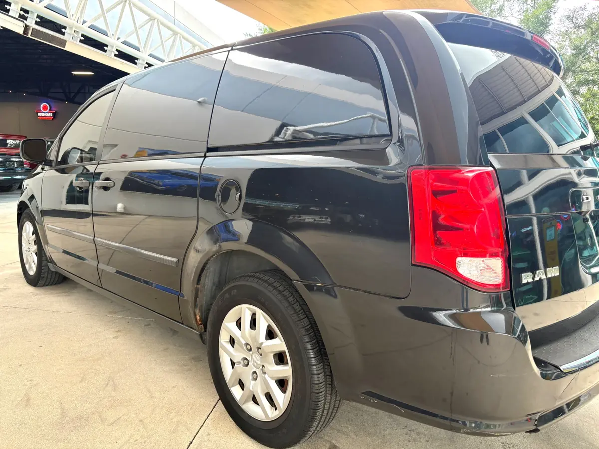 Vehicle photo 15