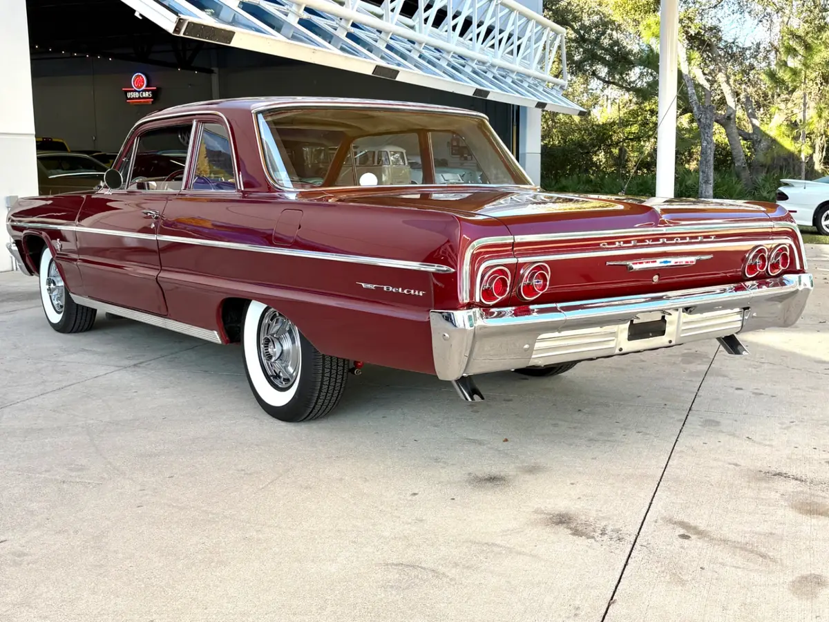 Vehicle photo 10