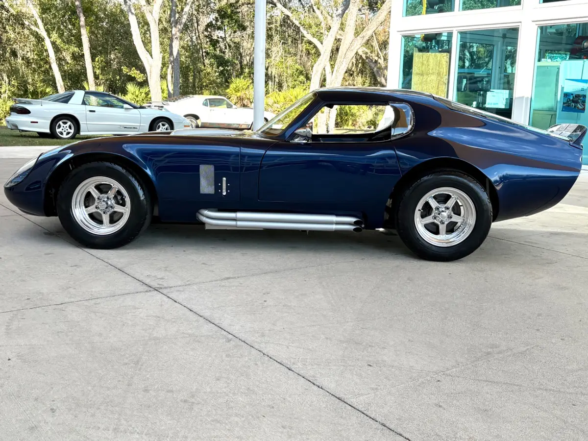 Vehicle photo 11
