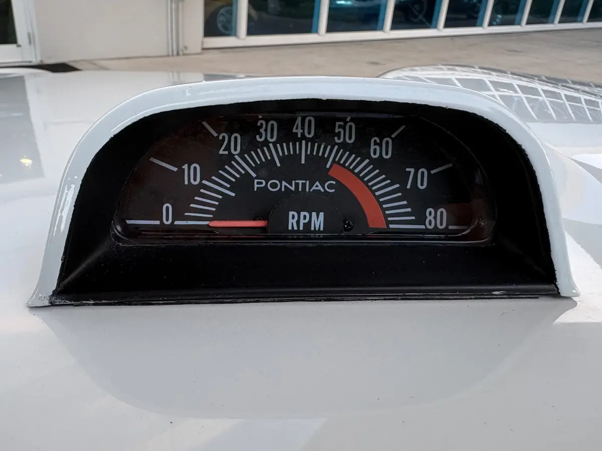 Vehicle photo 23