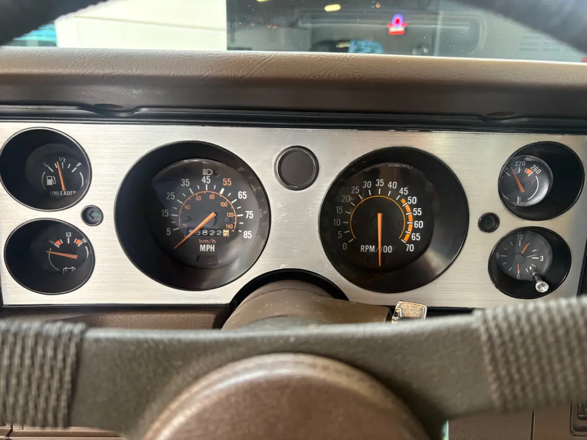 Vehicle photo 36