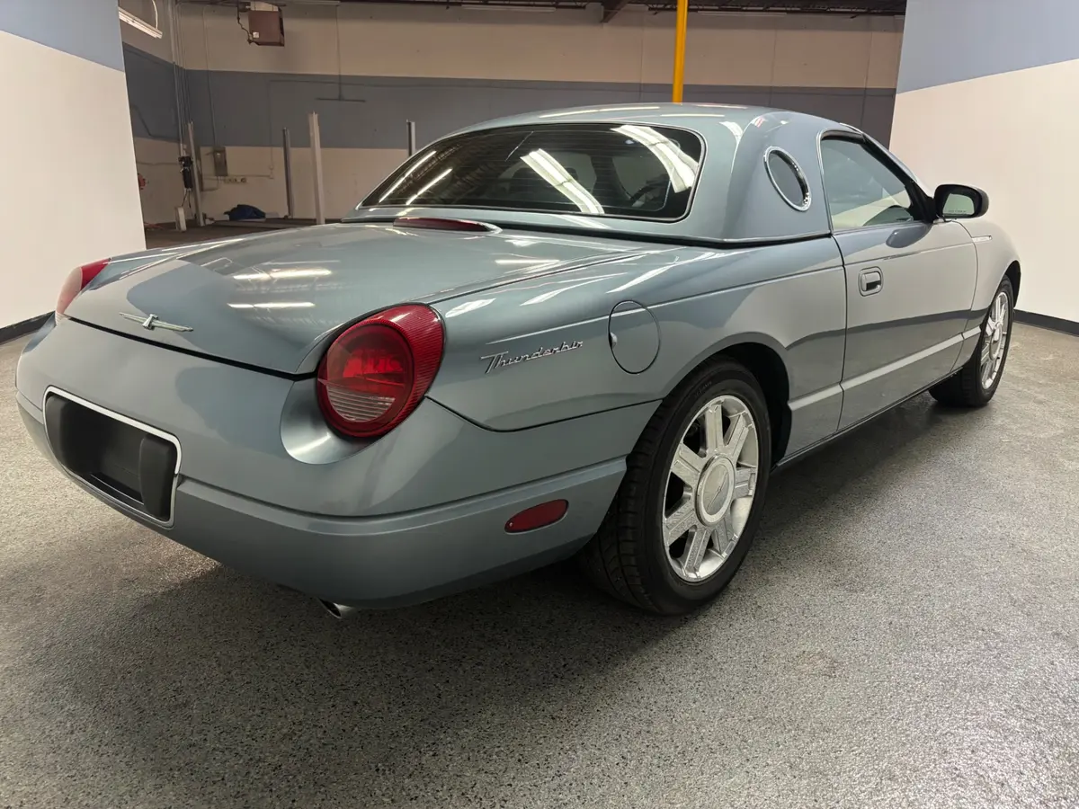 Vehicle photo 7