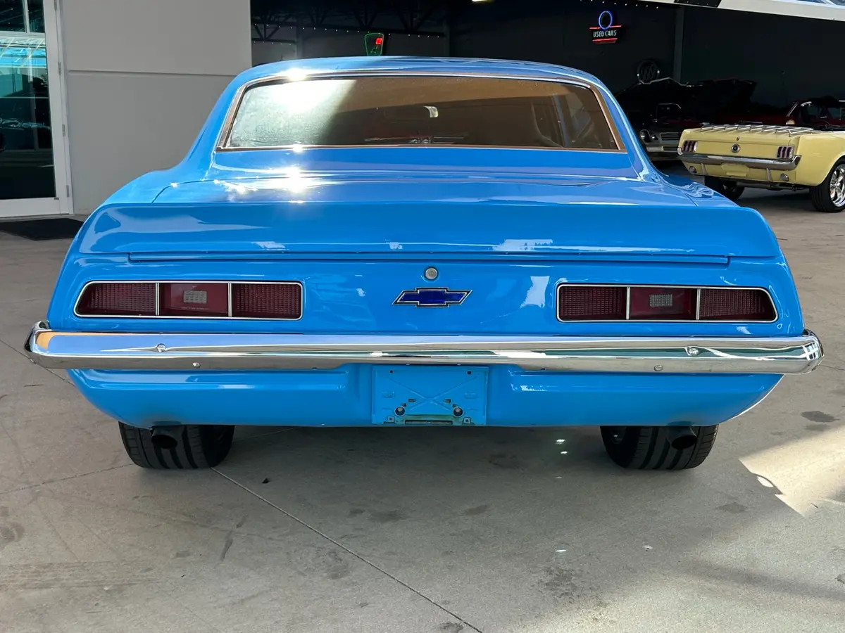 Vehicle photo 6