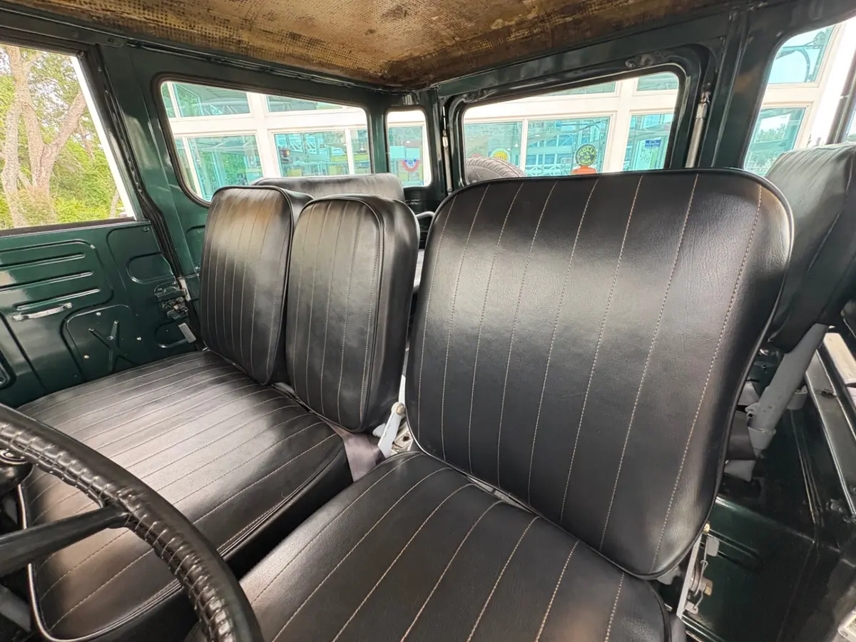 Vehicle photo 34
