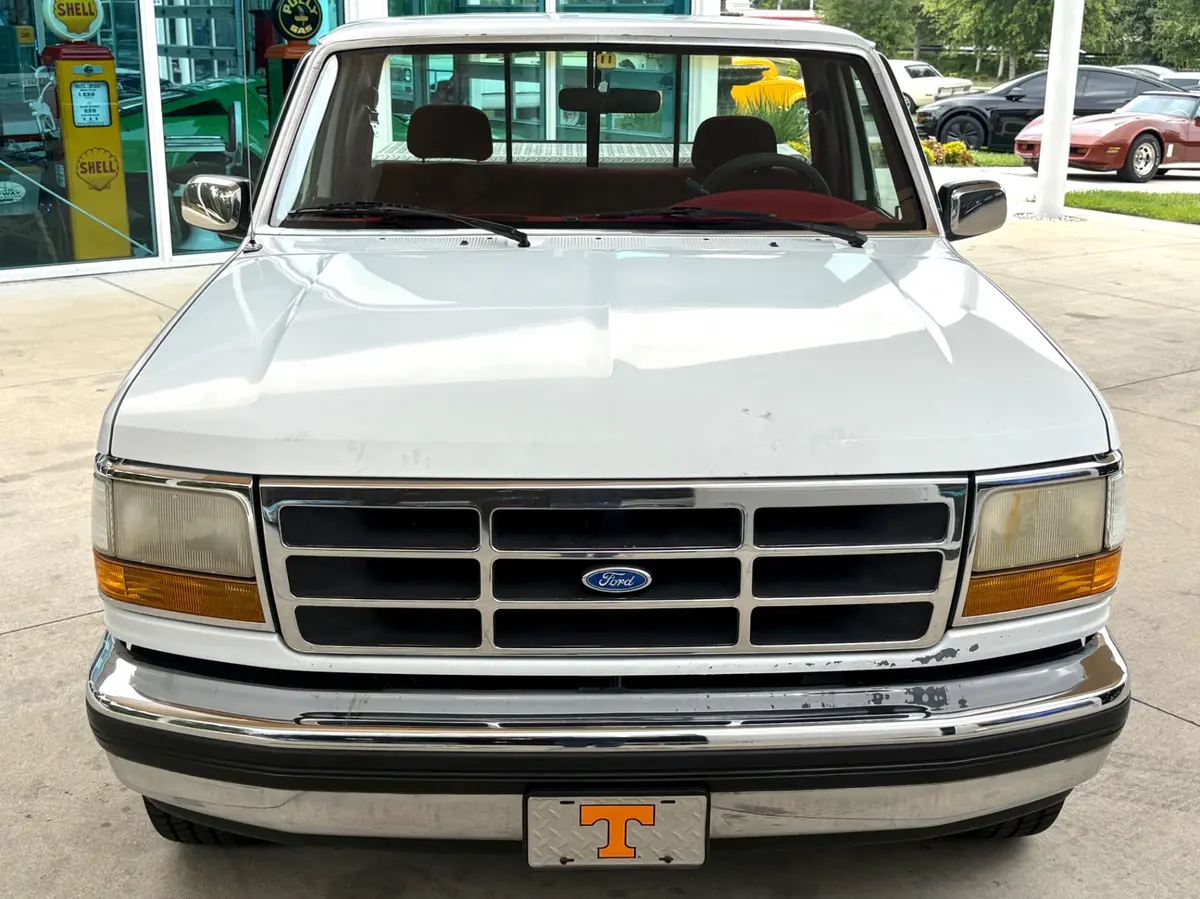 Vehicle photo 3