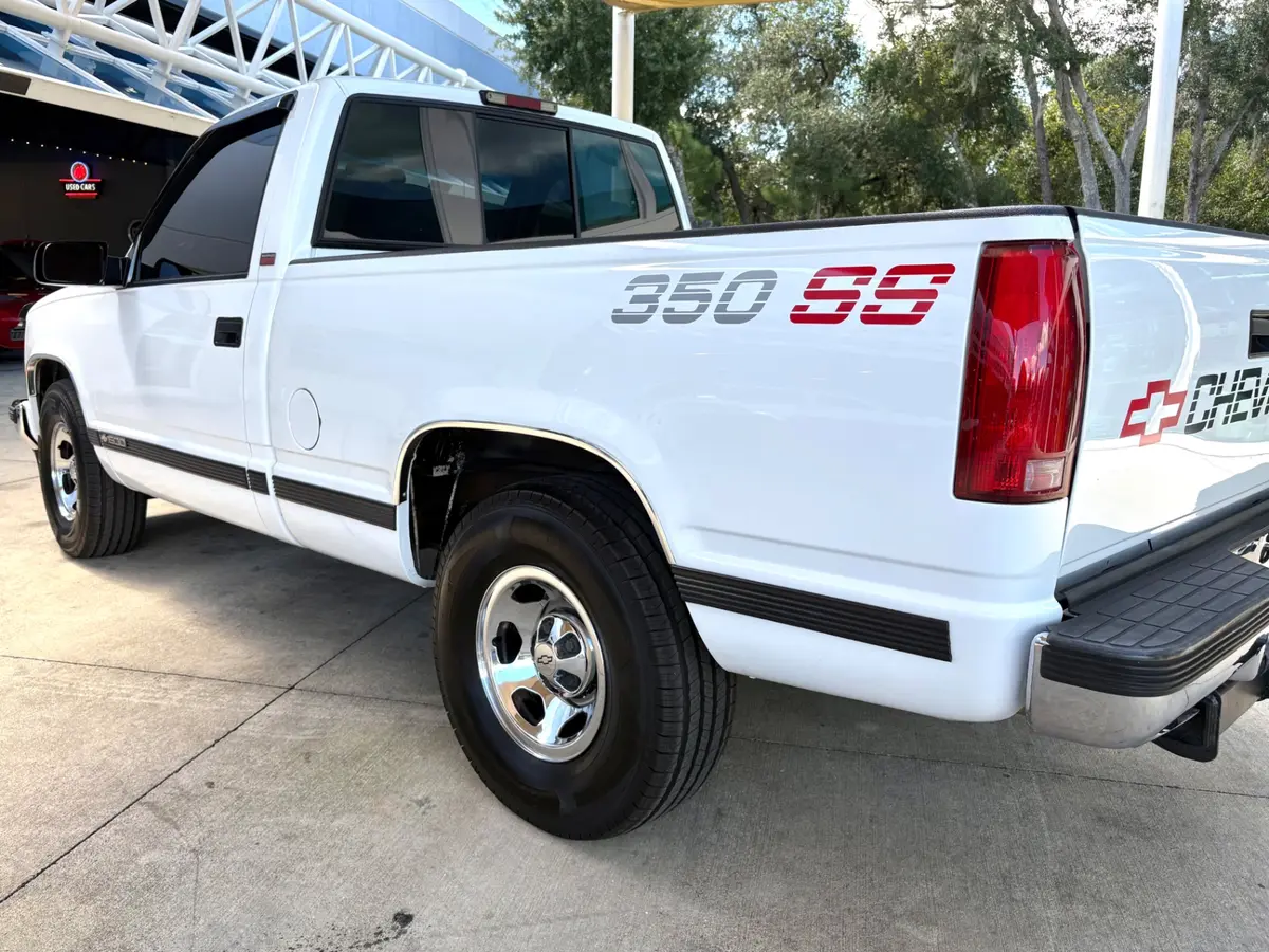 Vehicle photo 16