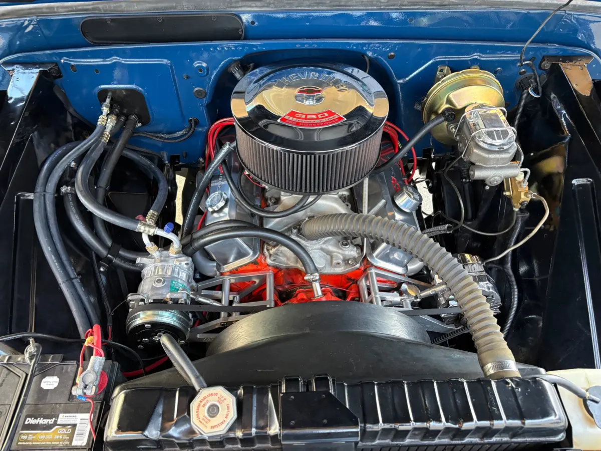 Vehicle photo 28