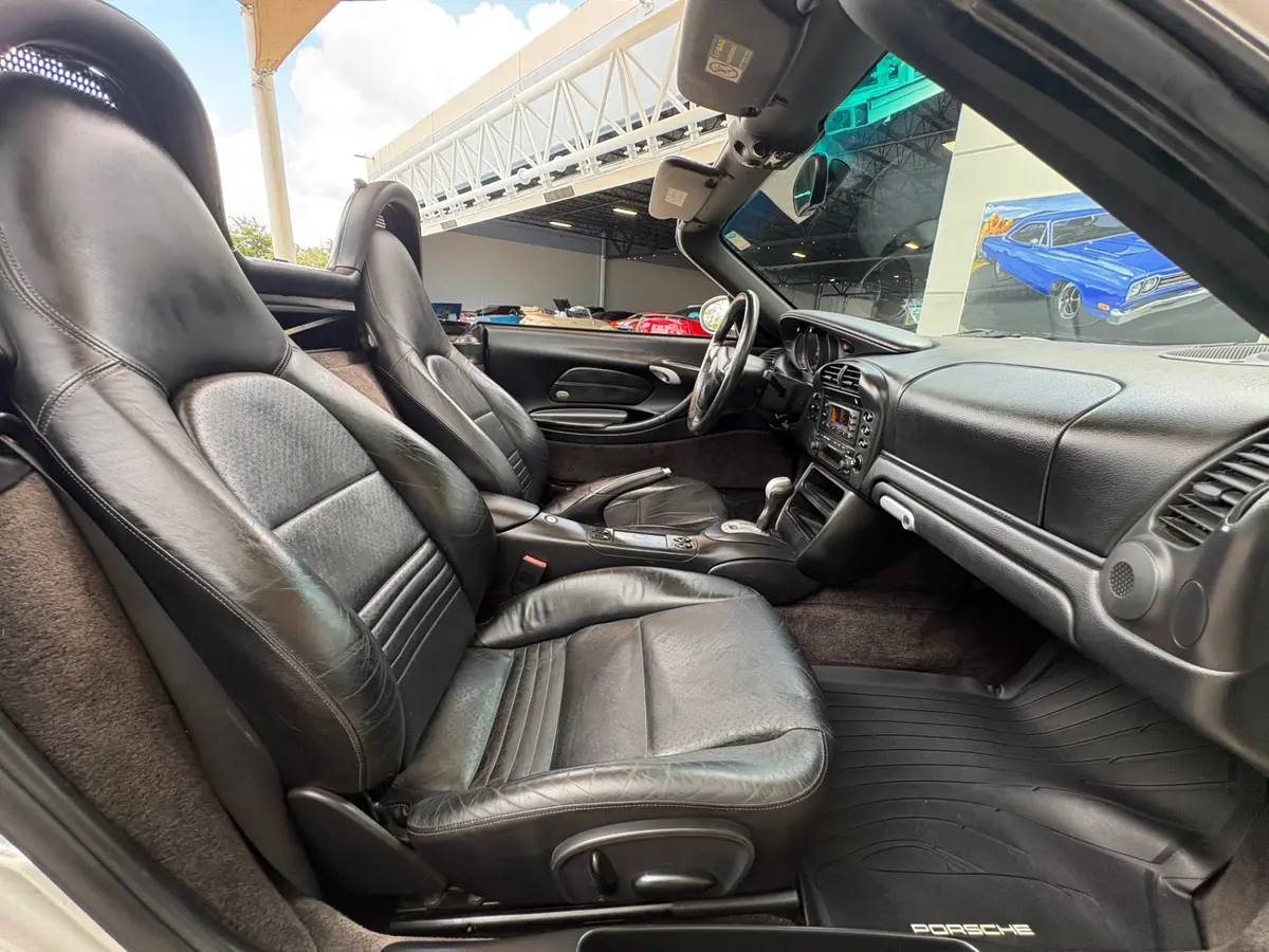 Vehicle photo 37