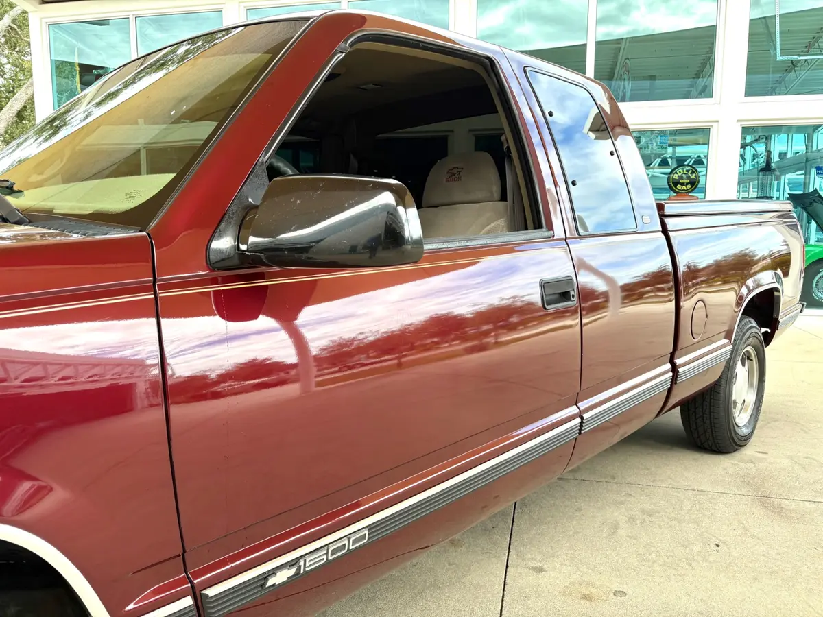 Vehicle photo 13