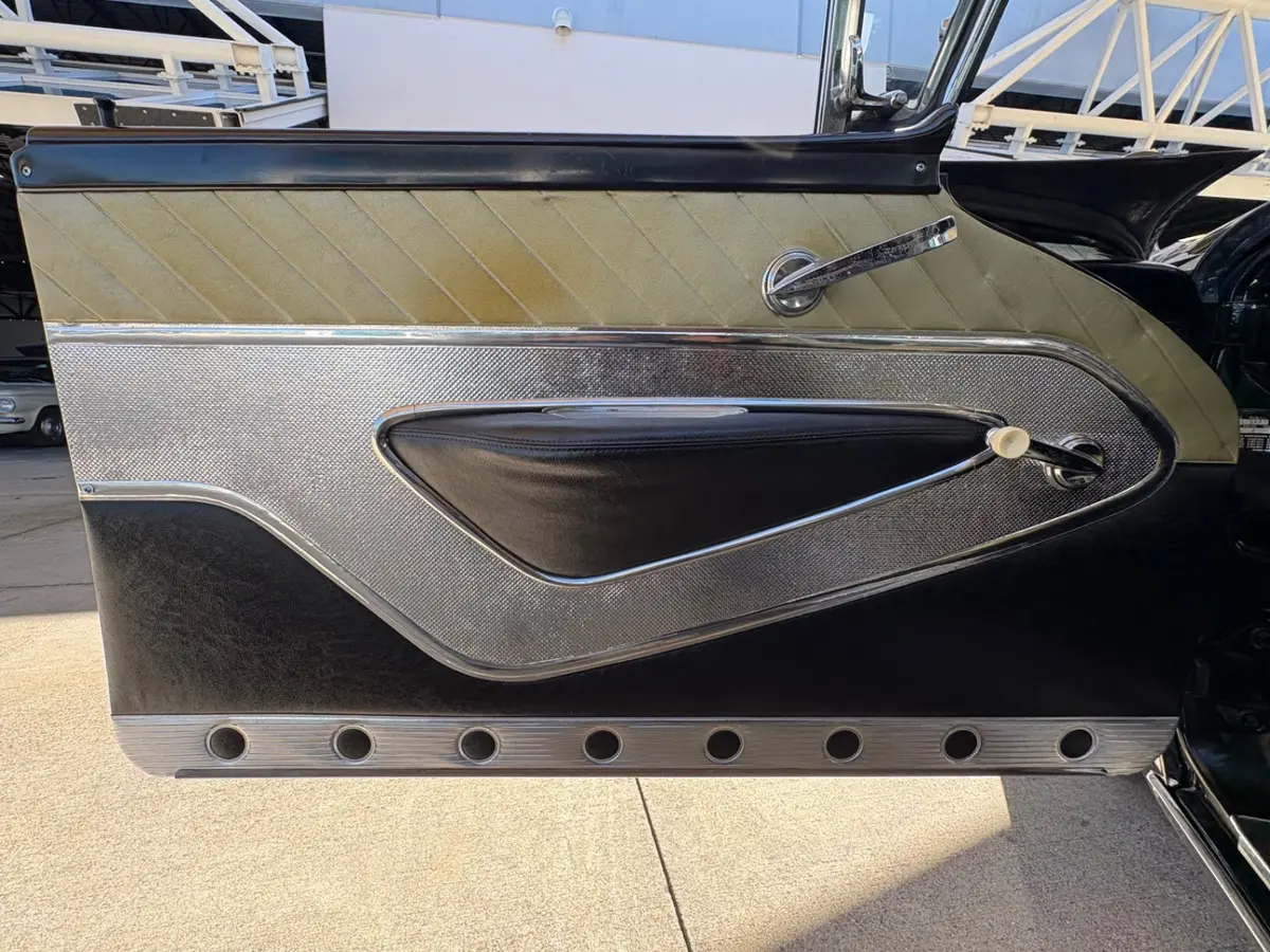Vehicle photo 29