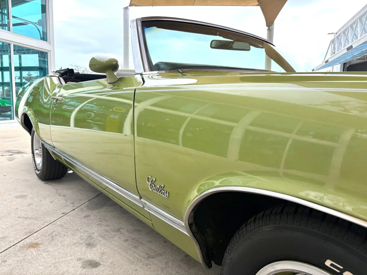 Vehicle photo 18