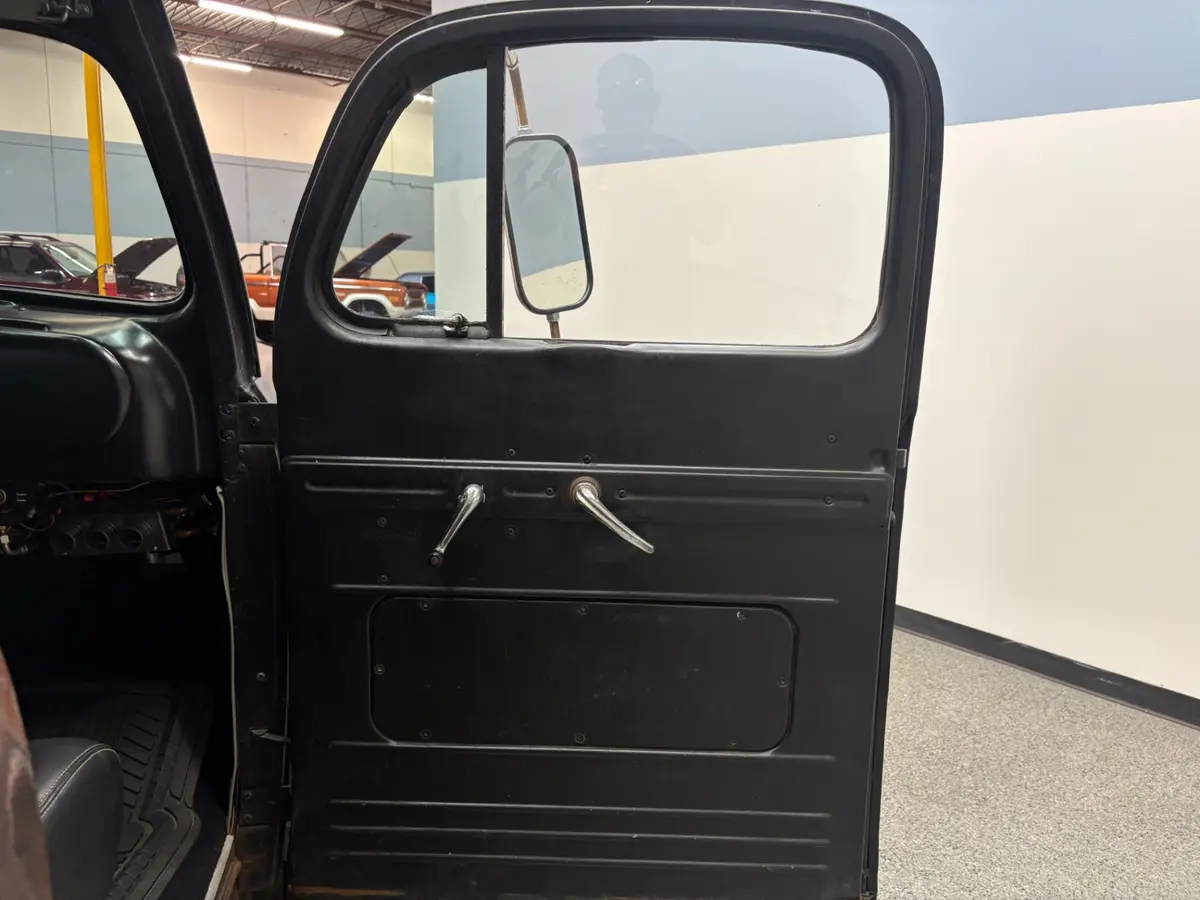 Vehicle photo 12
