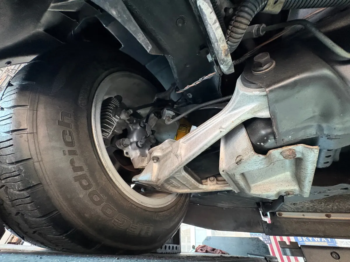 Vehicle photo 46