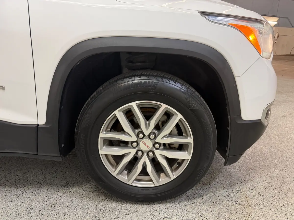 Vehicle photo 13