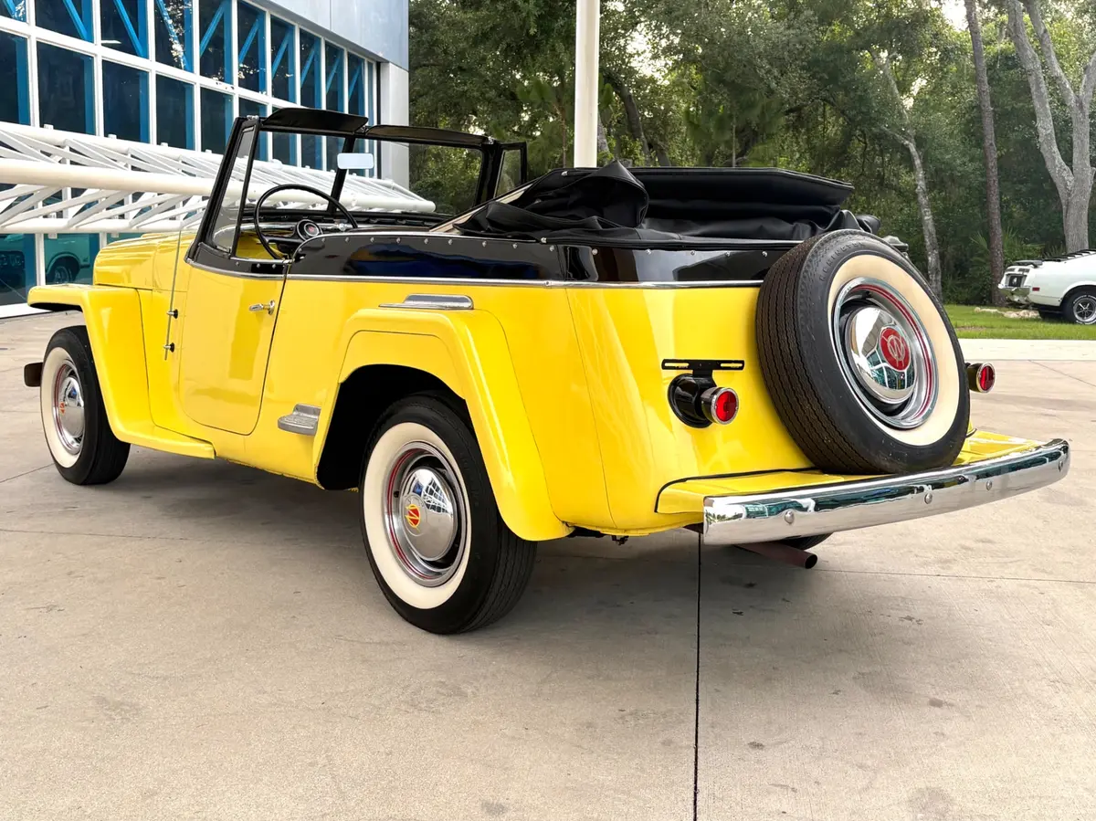 Vehicle photo 9