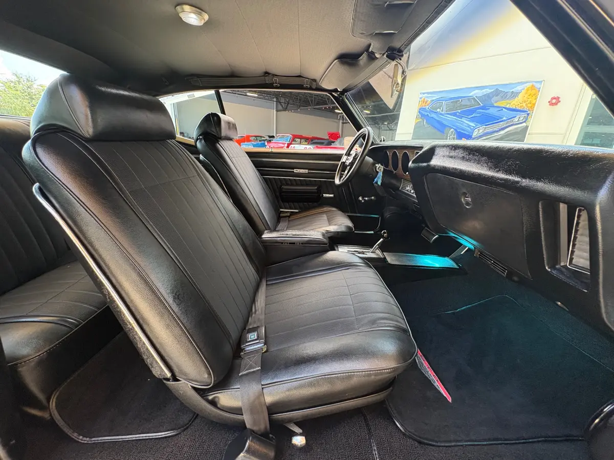 Vehicle photo 43