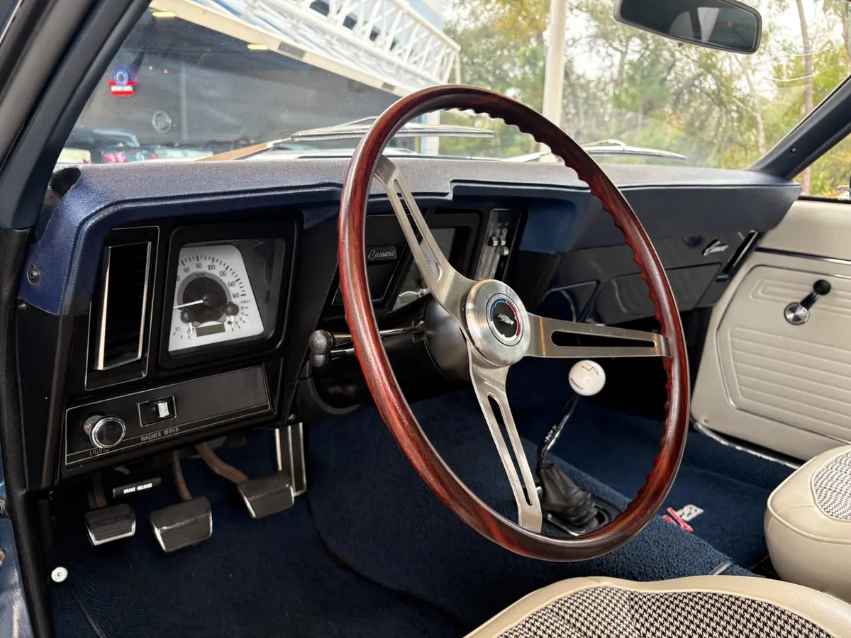 Vehicle photo 45