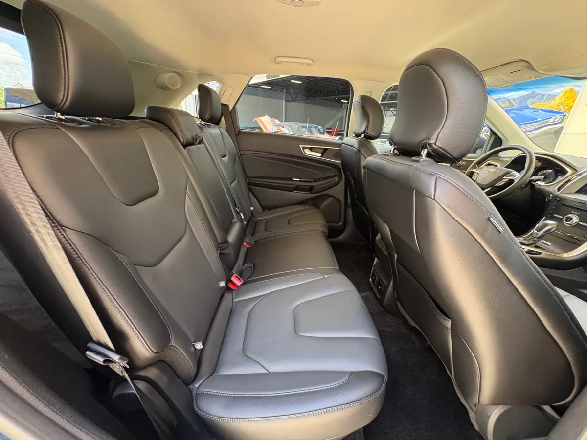 Vehicle photo 40