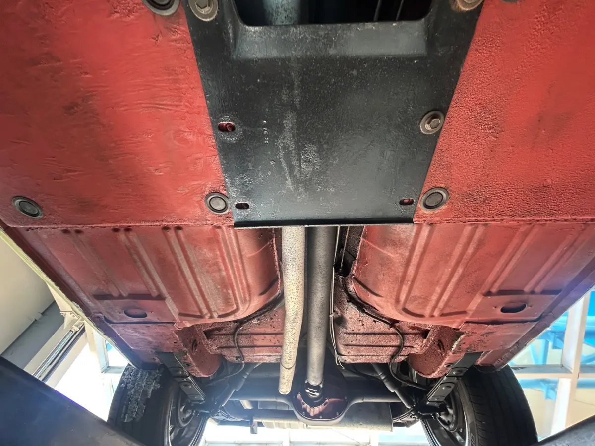 Vehicle photo 43