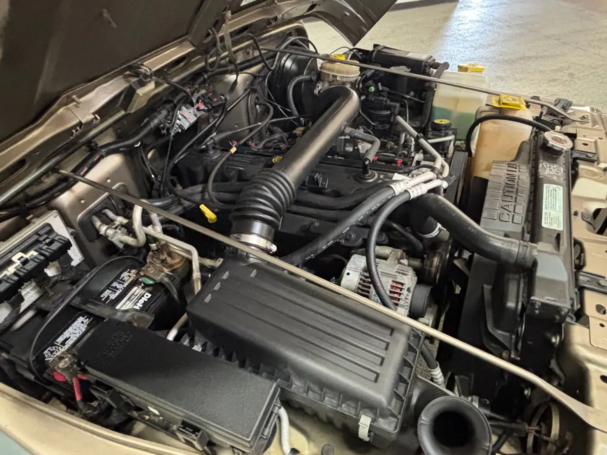 Vehicle photo 18