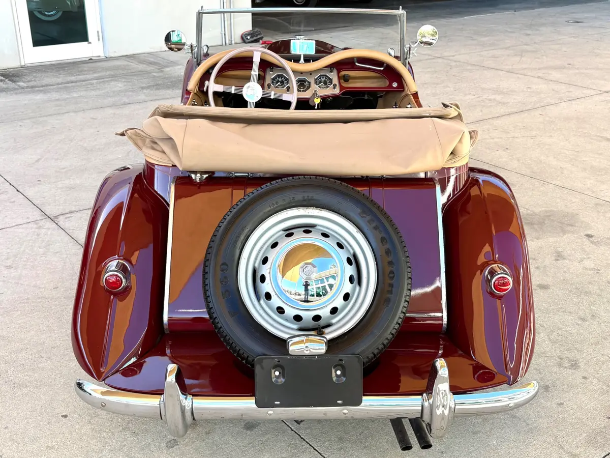 Vehicle photo 8