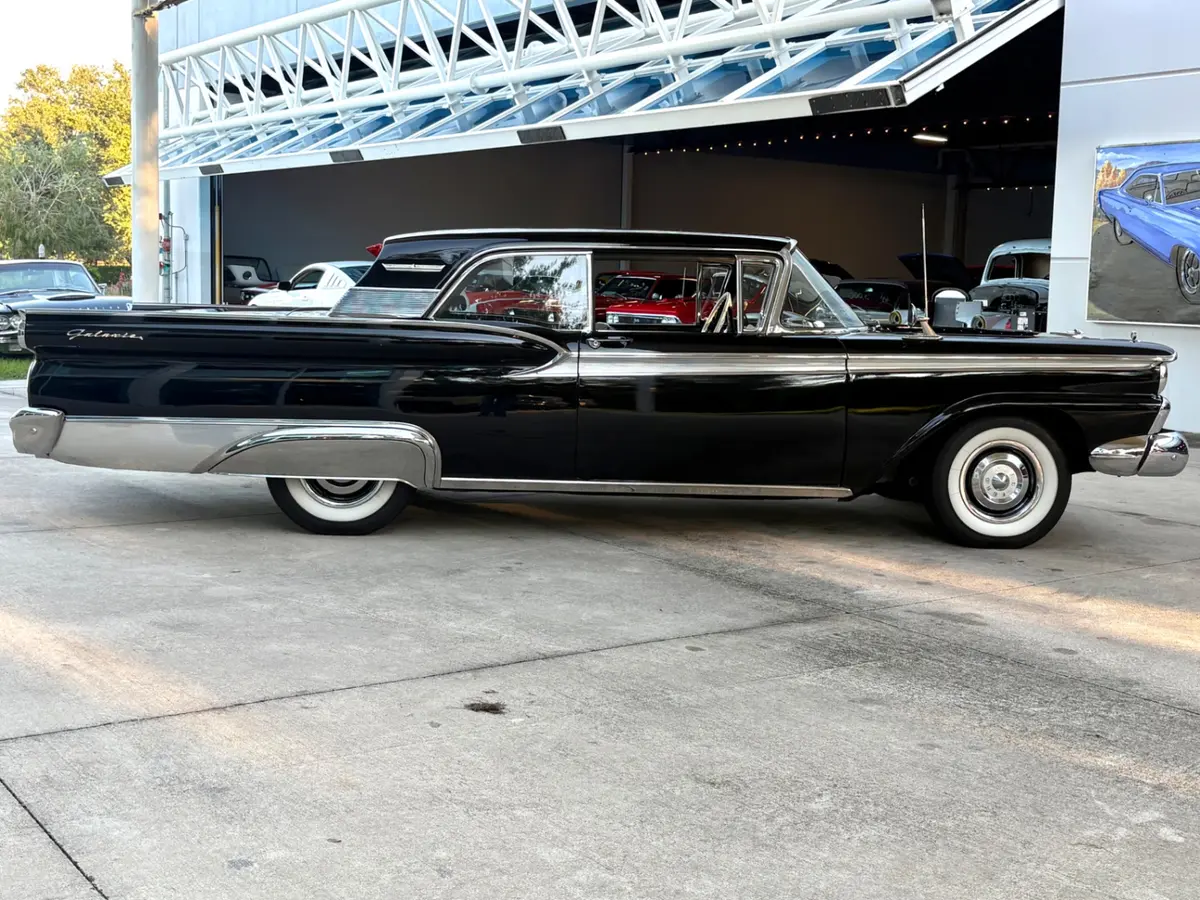 Vehicle photo 5