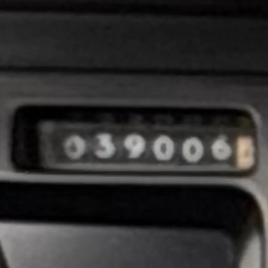 Vehicle photo 25