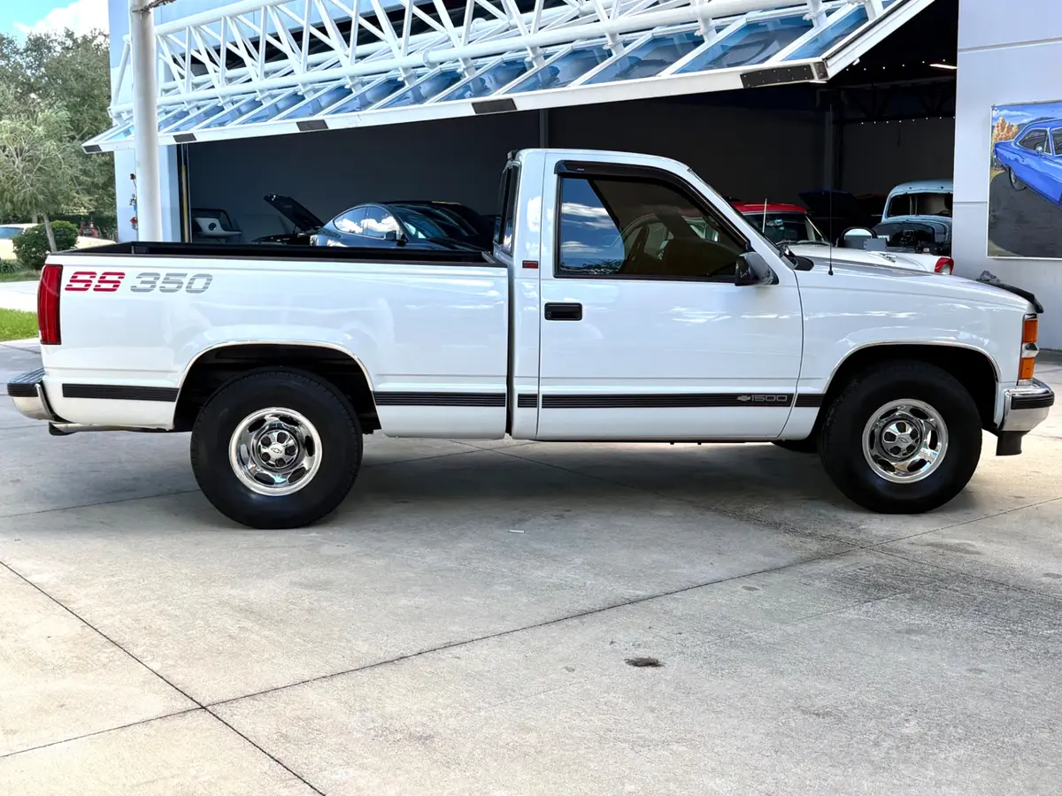 Vehicle photo 5