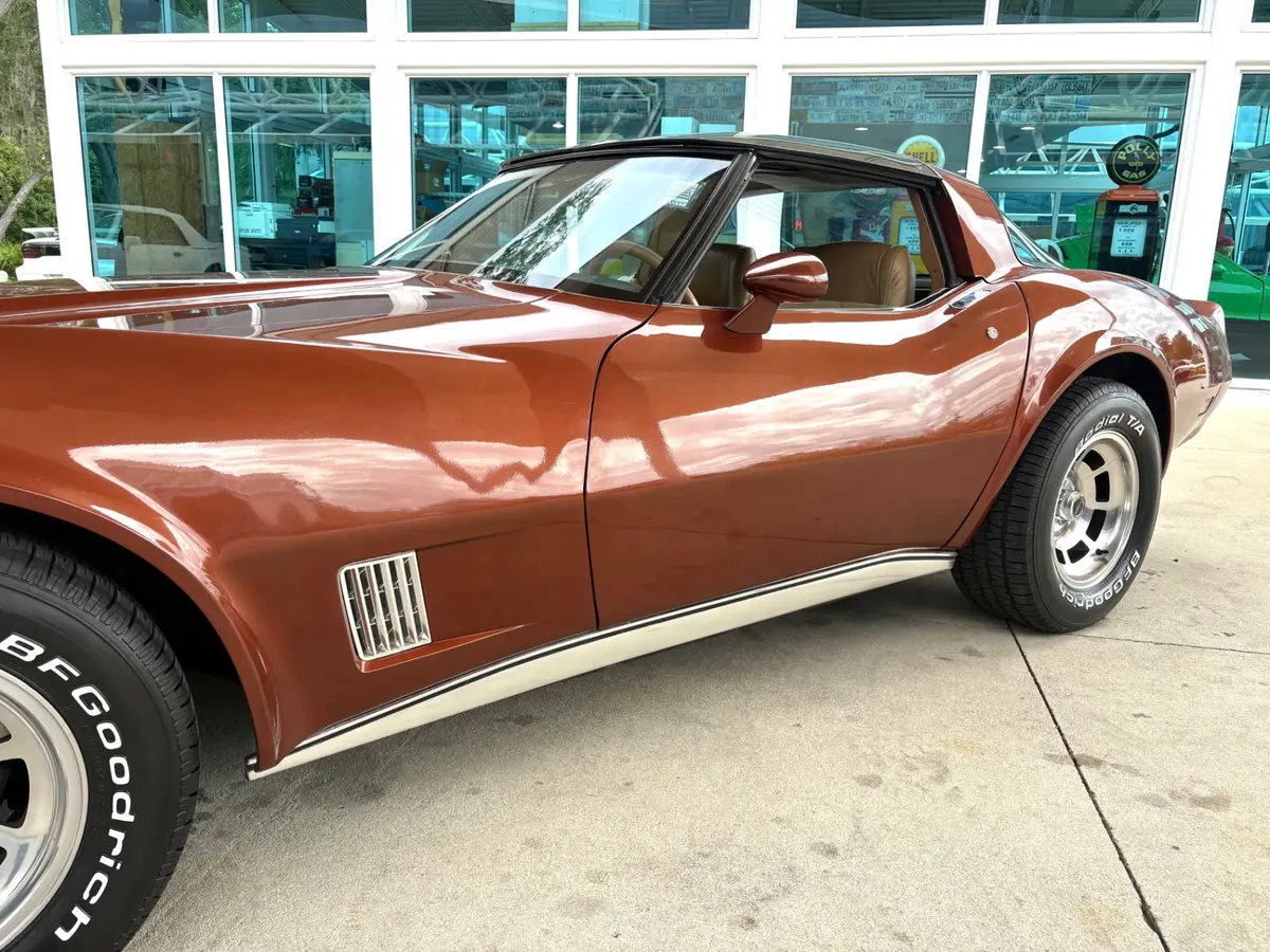 Vehicle photo 13