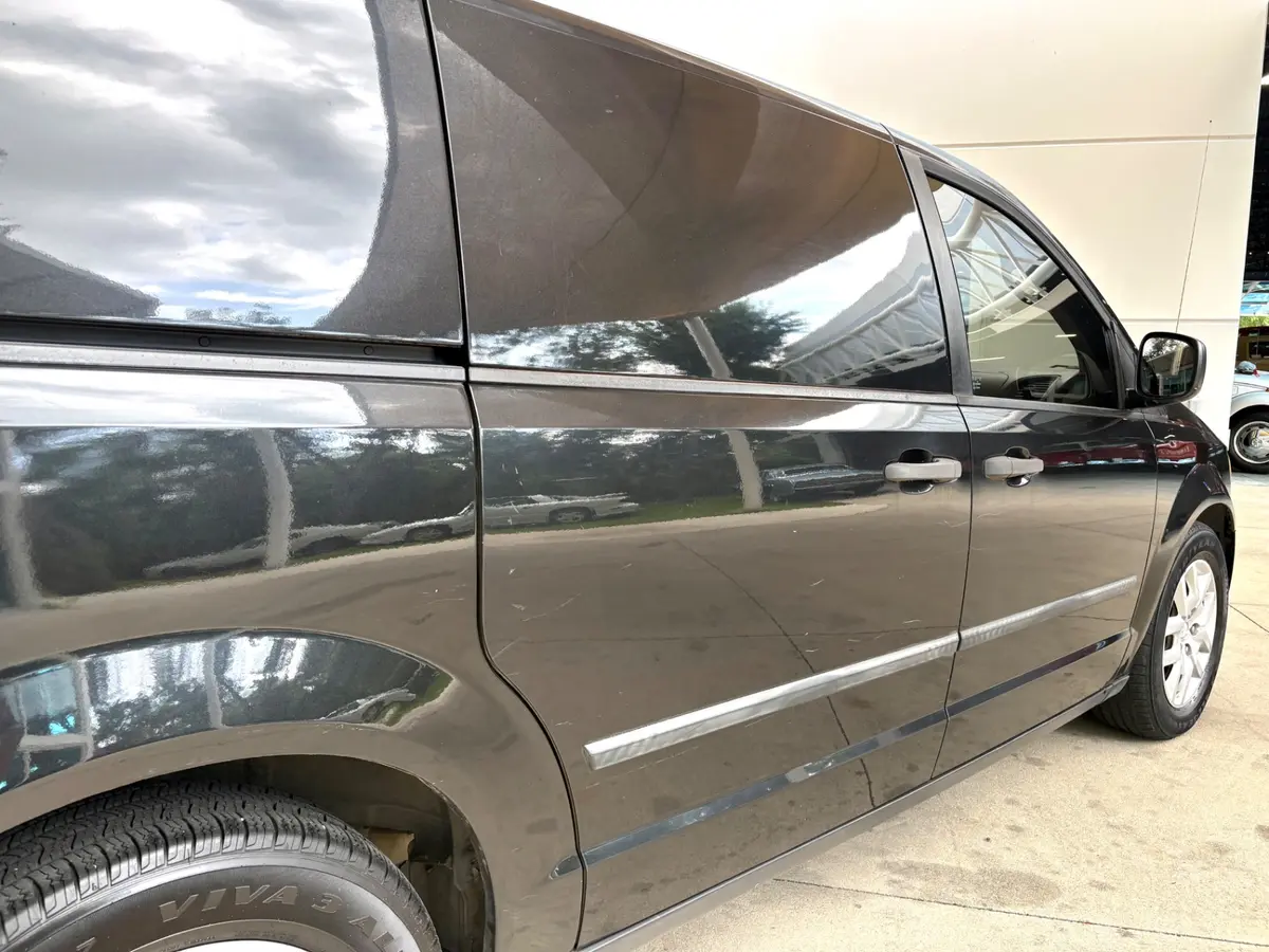 Vehicle photo 17