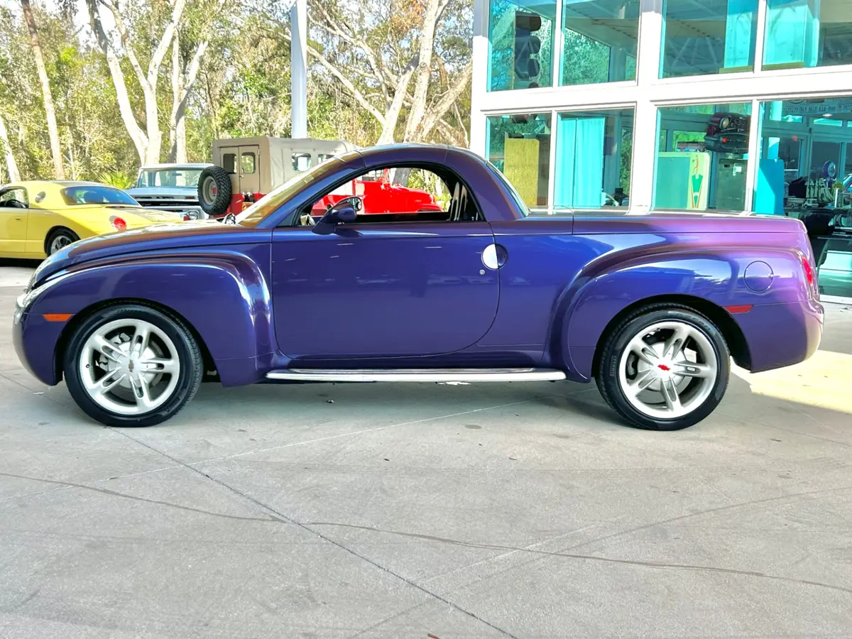 Vehicle photo 8