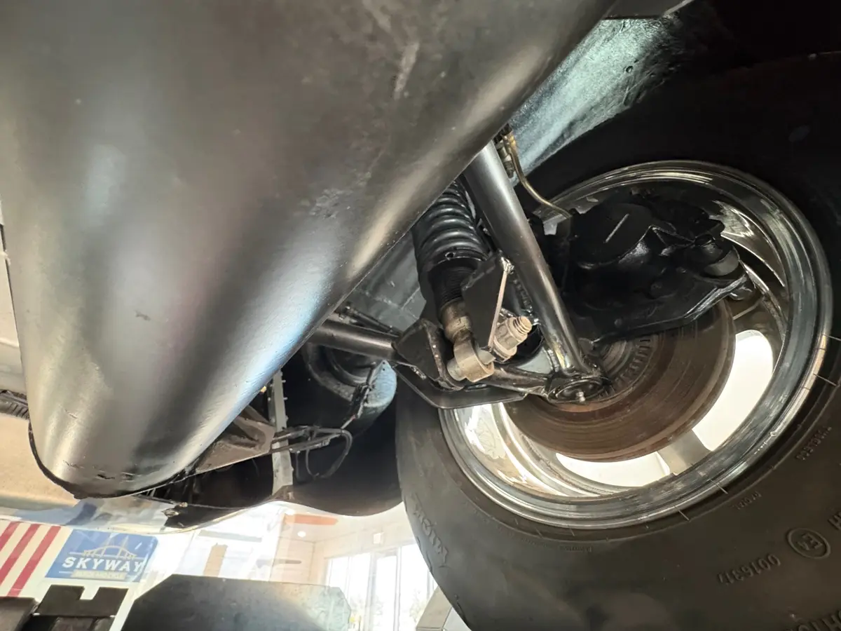 Vehicle photo 52