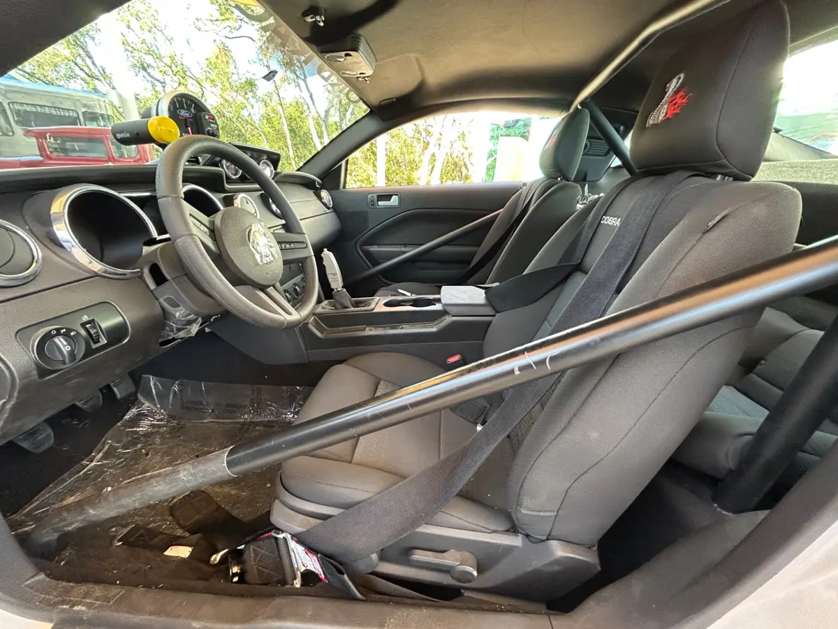 Vehicle photo 24