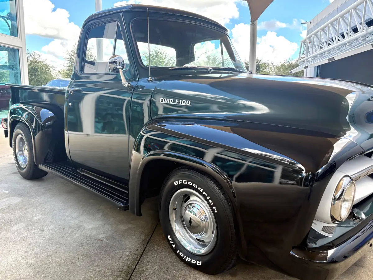 Vehicle photo 19