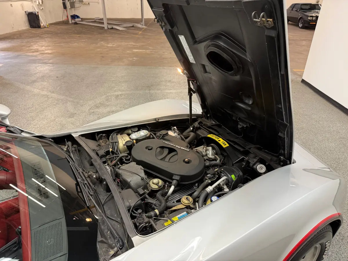 Vehicle photo 14