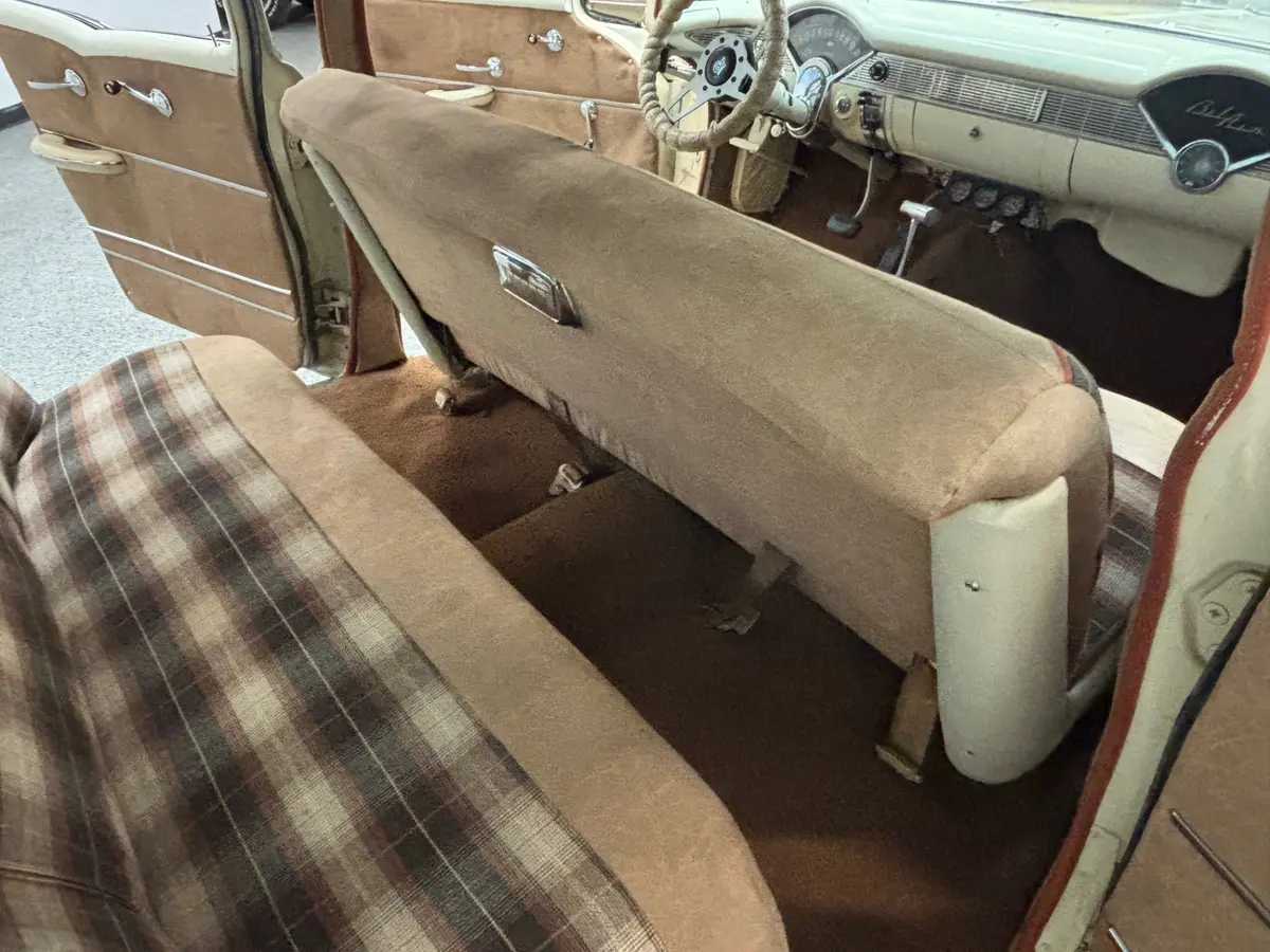 Vehicle photo 30