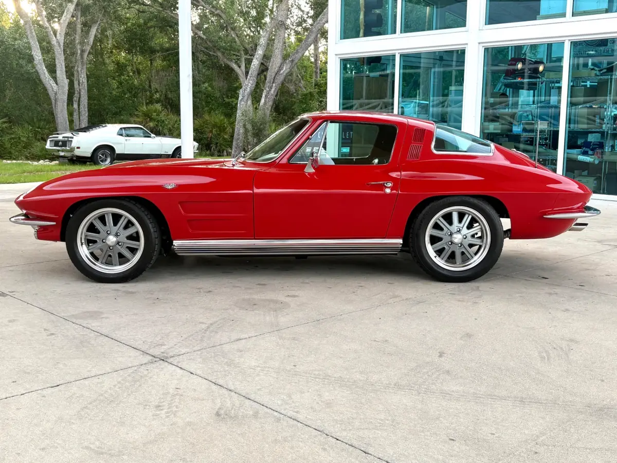 Vehicle photo 10