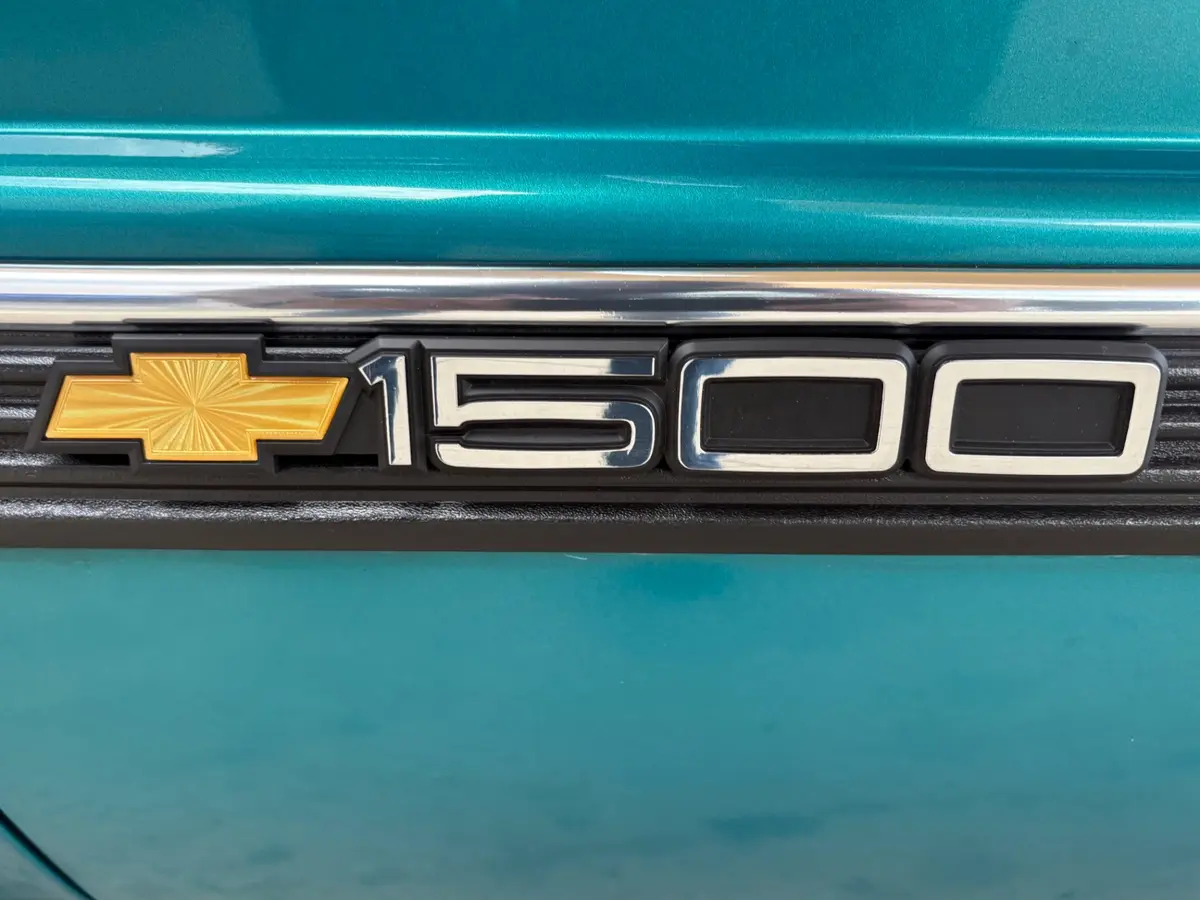 Vehicle photo 22