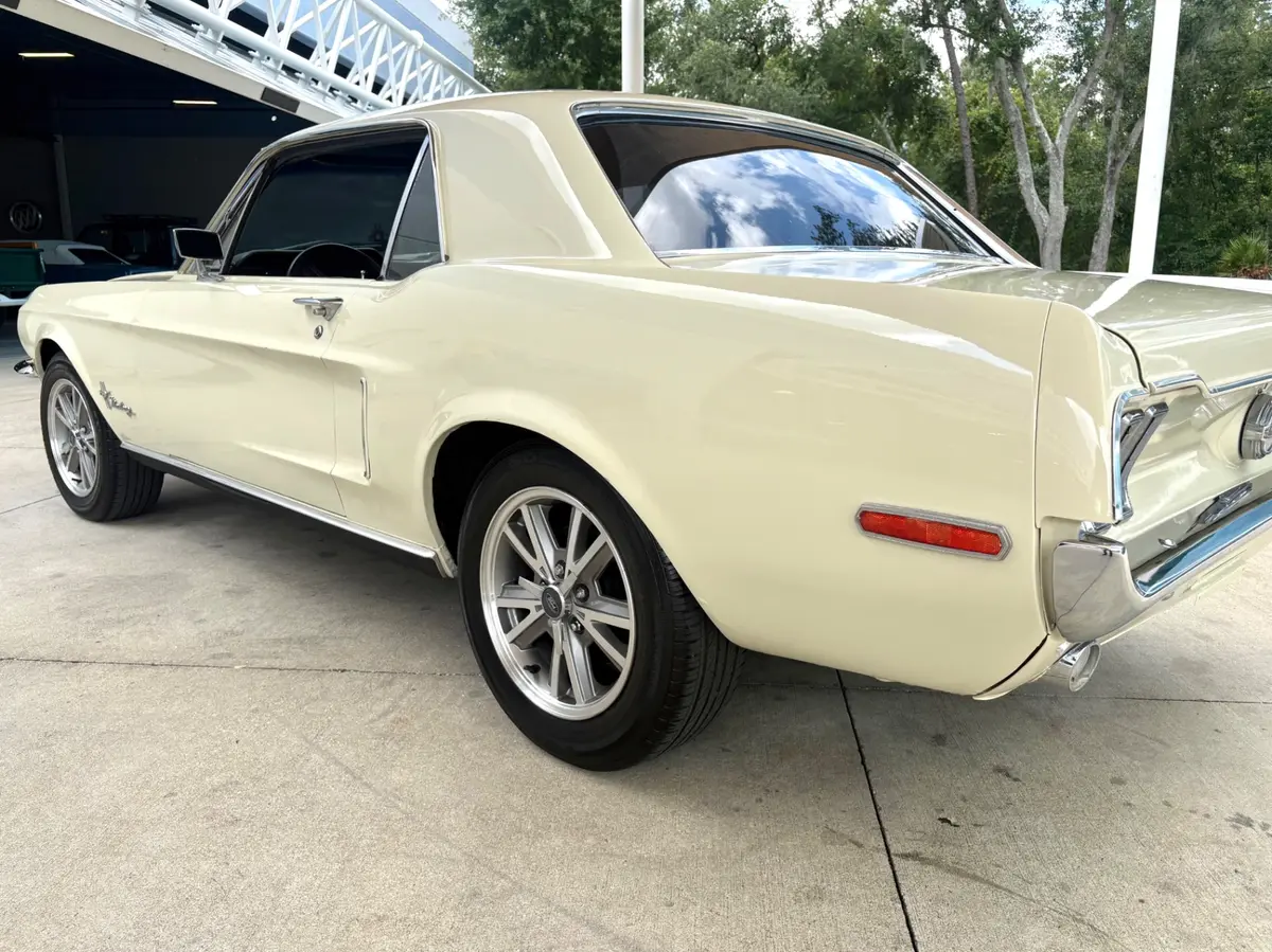 Vehicle photo 15