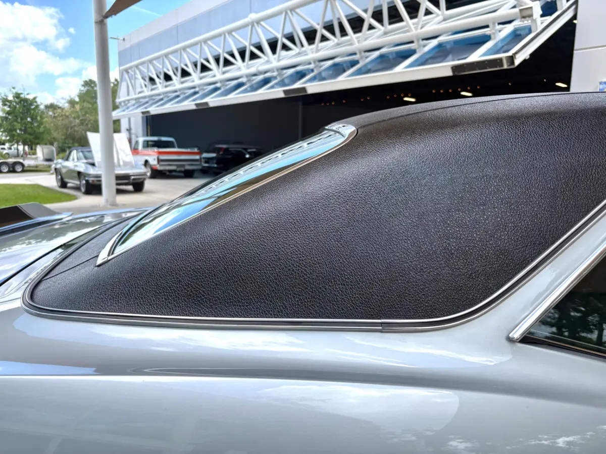 Vehicle photo 30
