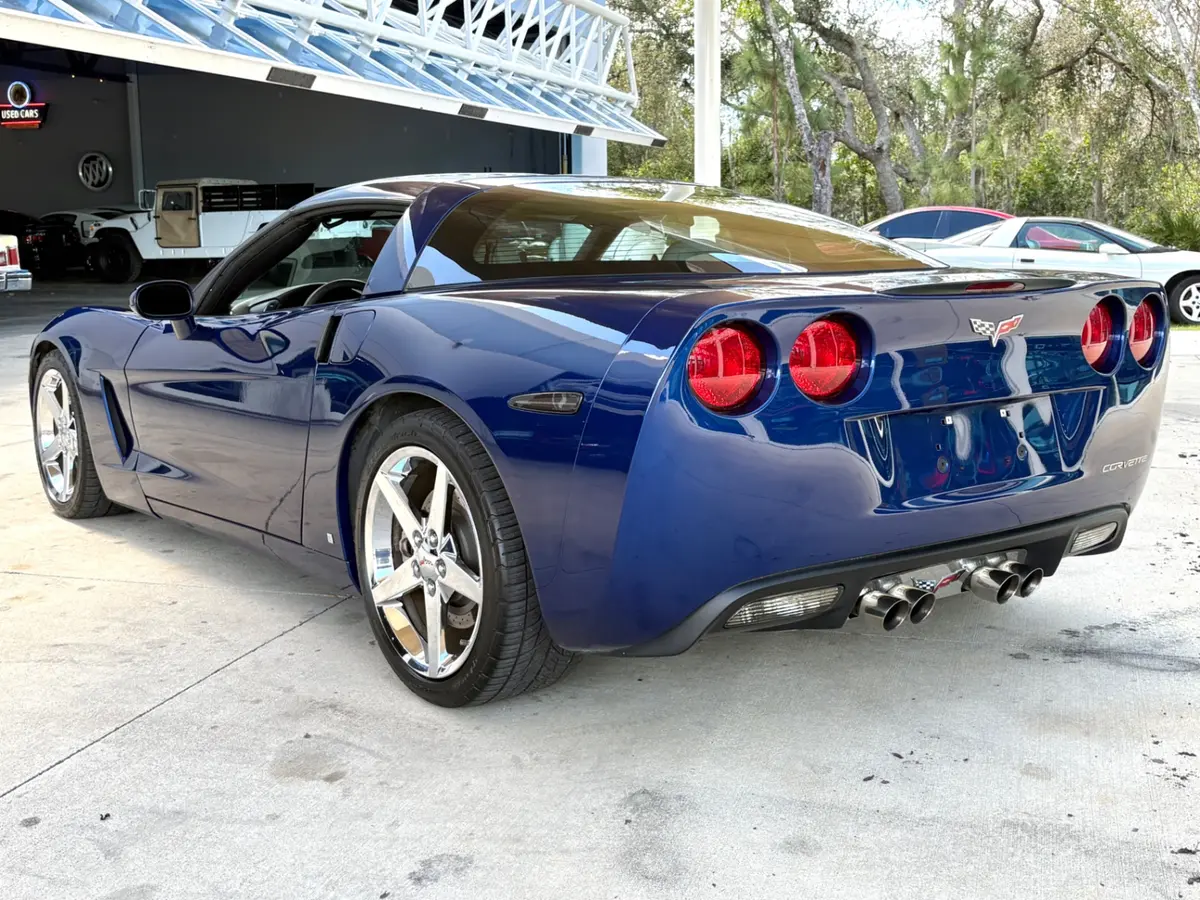 Vehicle photo 10