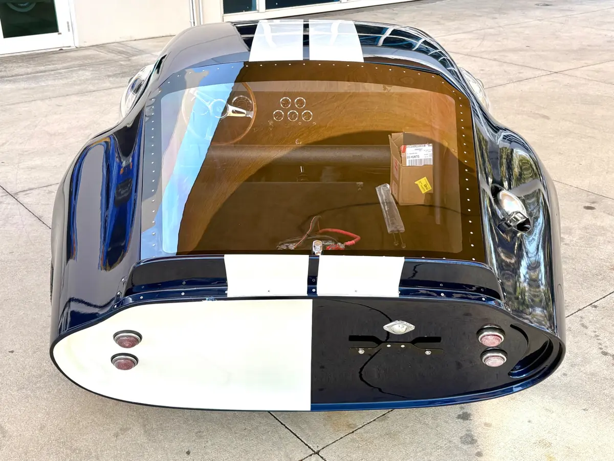 Vehicle photo 8