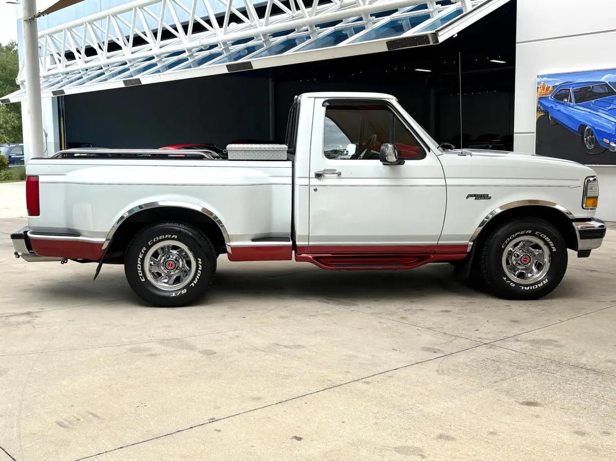 Vehicle photo 5