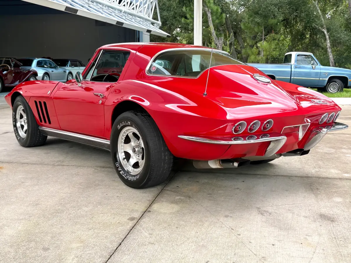 Vehicle photo 9