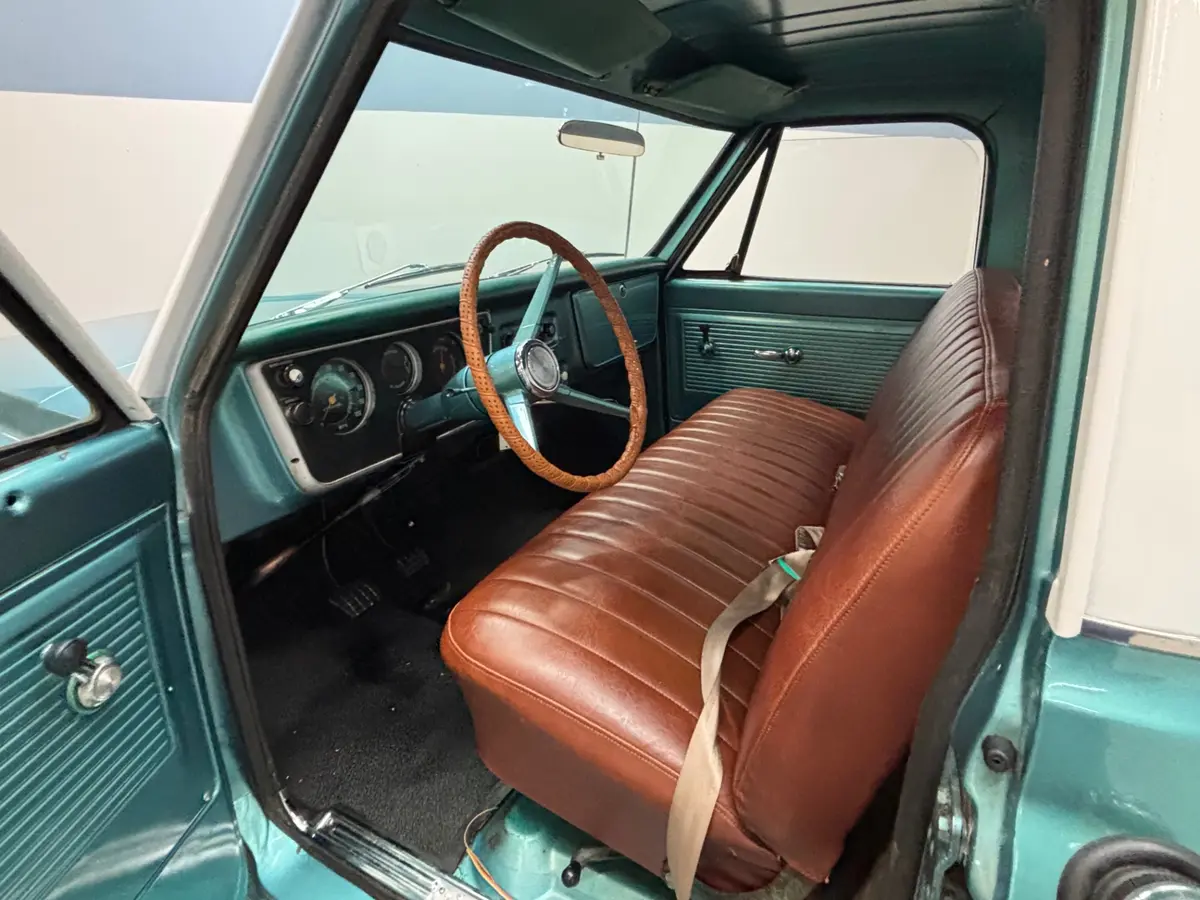 Vehicle photo 20