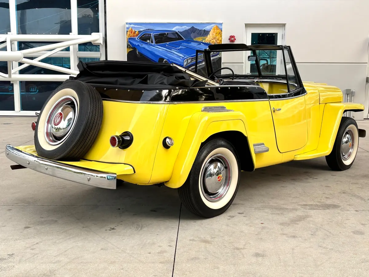 Vehicle photo 6