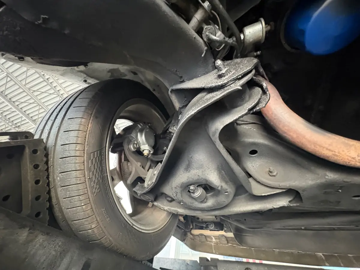 Vehicle photo 48