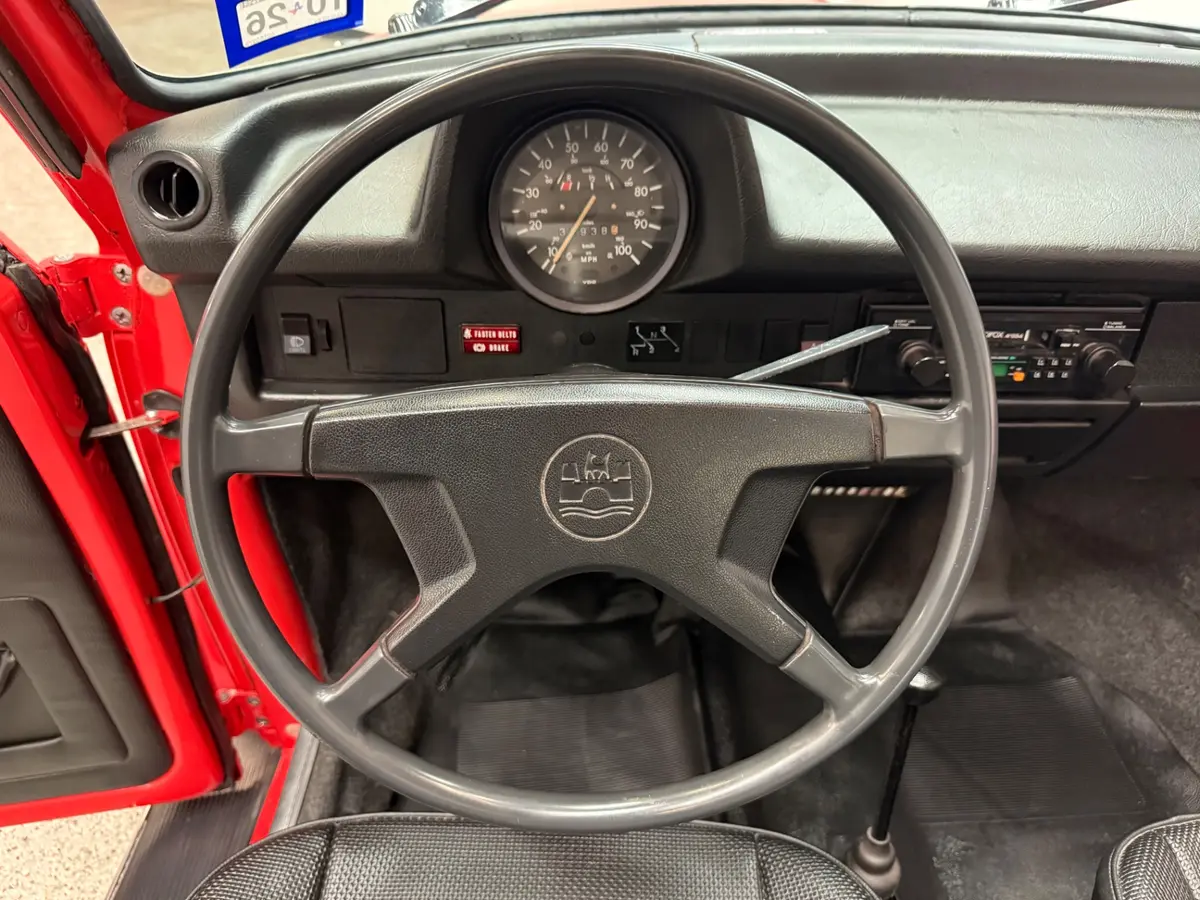 Vehicle photo 25