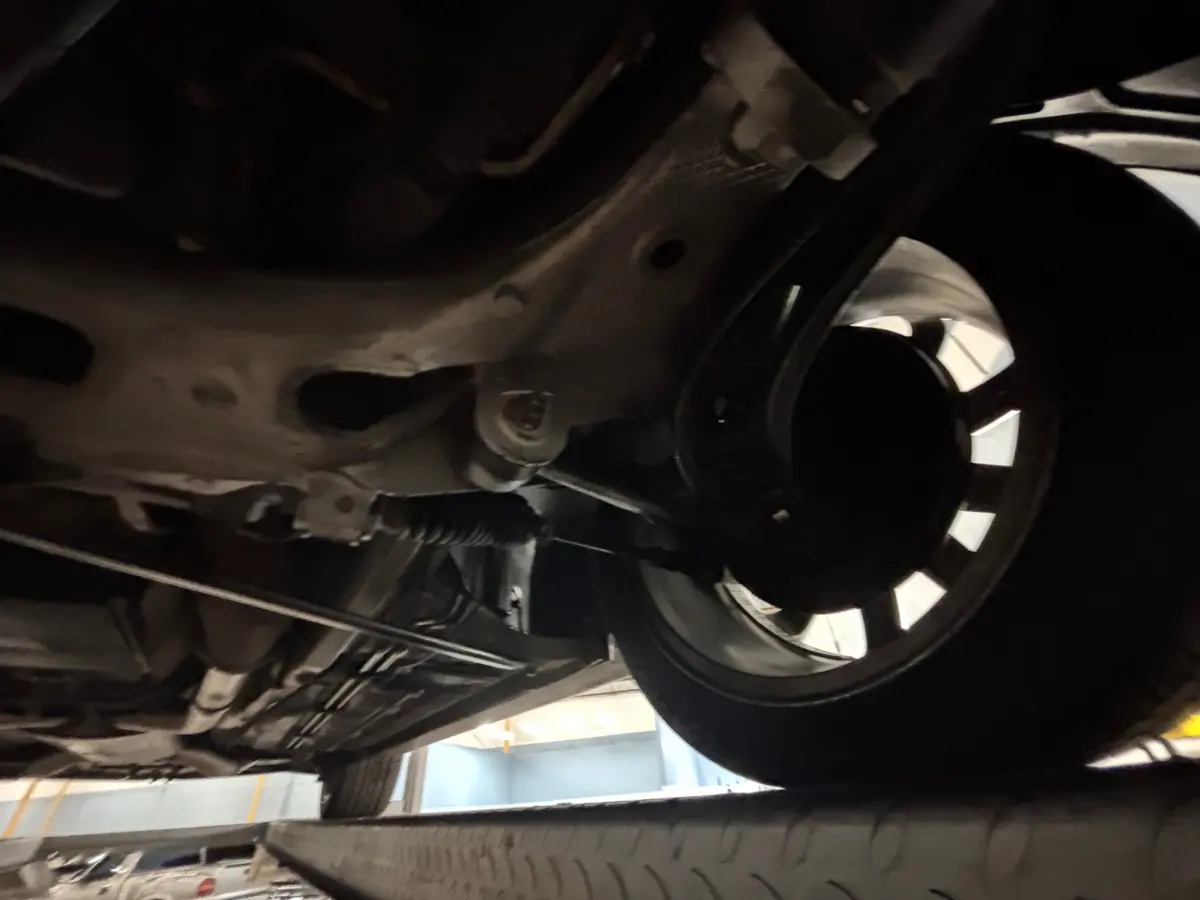 Vehicle photo 38